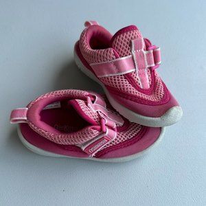 🧡 3/$15 Oshkosh Pink Water shoes size toddler 6